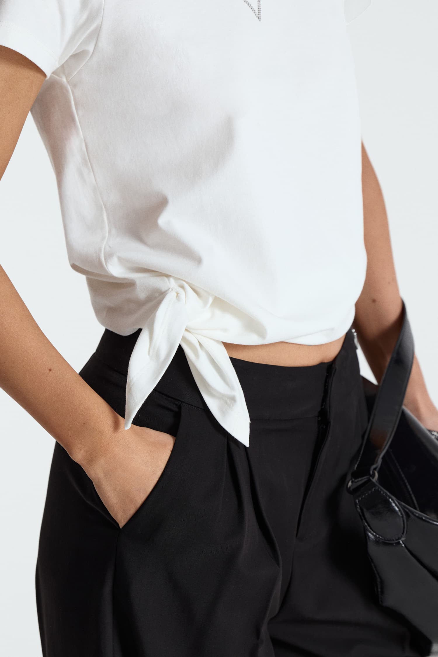 REMERA KNOT